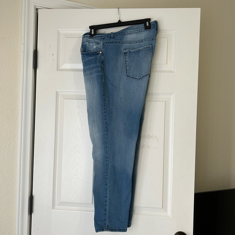 Women’s Code Bleu cropped jeans